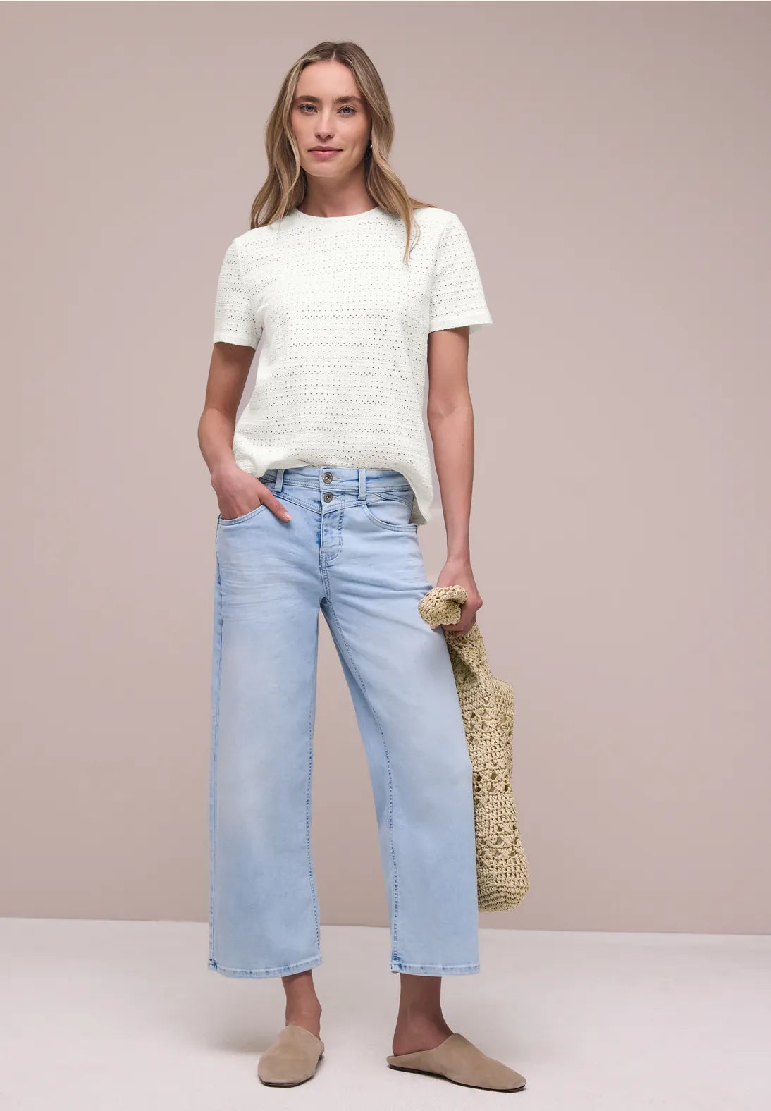 Kortærmet t-shirt dame off white fra Street One med hulmønster