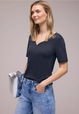 T-shirt med hjerteudskæring i Shadowed Navy fra Street One