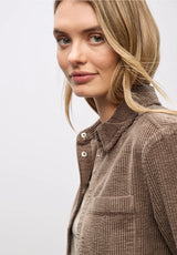 Fløjlsskjorte i 100% bomuld – Silk Brown, krave og brystlomme