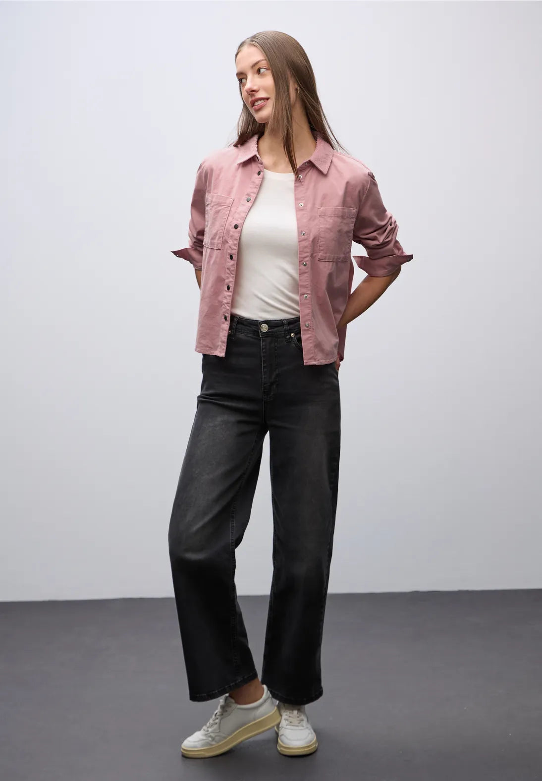 Street One 346086 cordbluse i powder pink med skjortekrave, brystlommer og gennemgående knapper