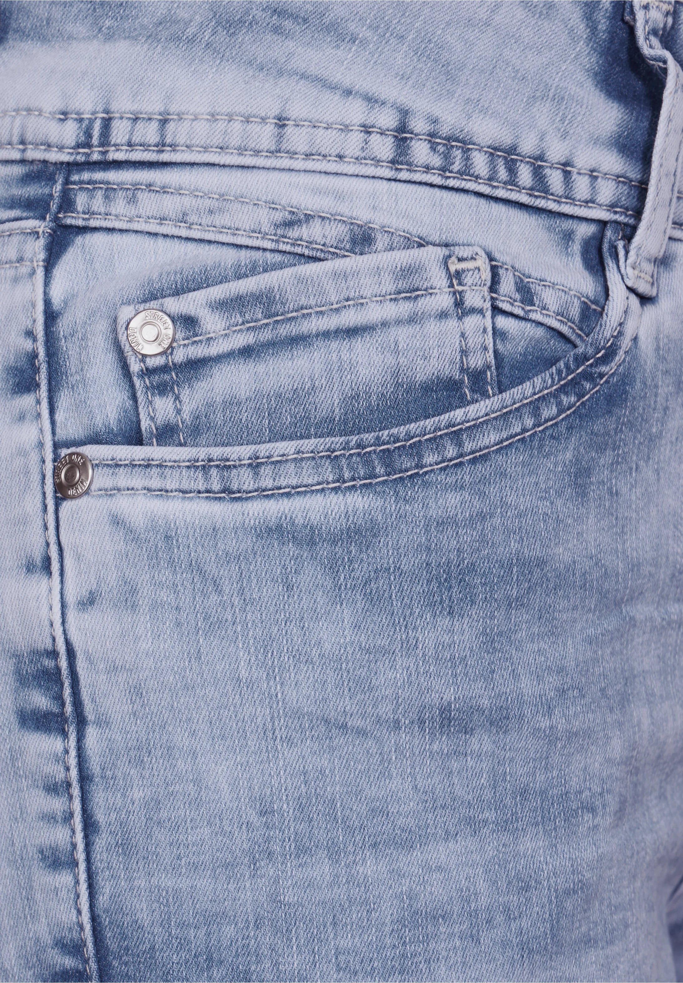 Detalje af lys denim og høj talje – York HW bleach slim fit