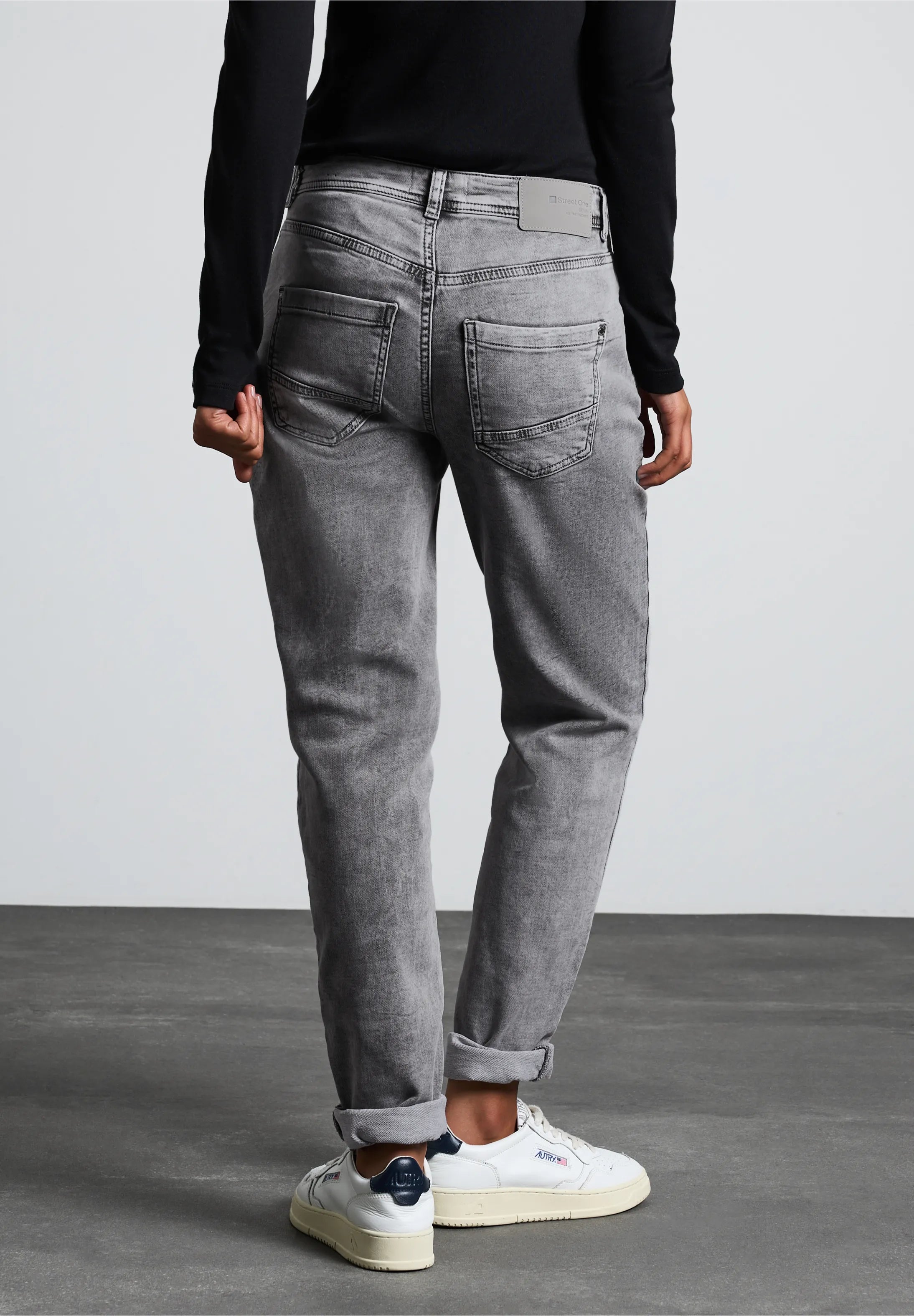Grå damejeans med høj talje fra Street One