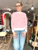 Stribet sweater perfekt til afslappet outfit