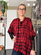 Cofur unika Diva Blouse rød tie-dye i pre-loved indisk sarisilke