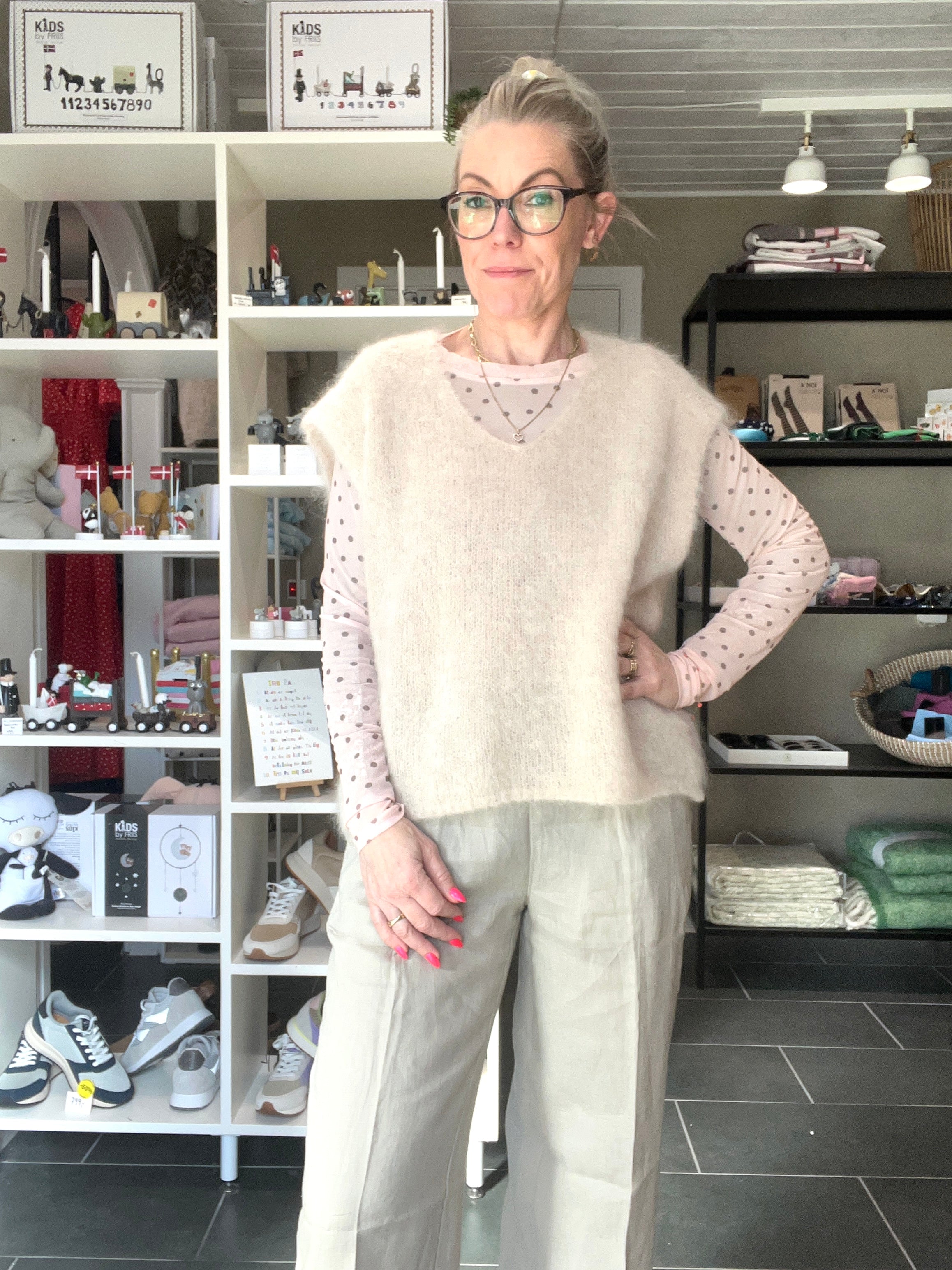Bjoerk Strikvest – Latte fra Black Colour
