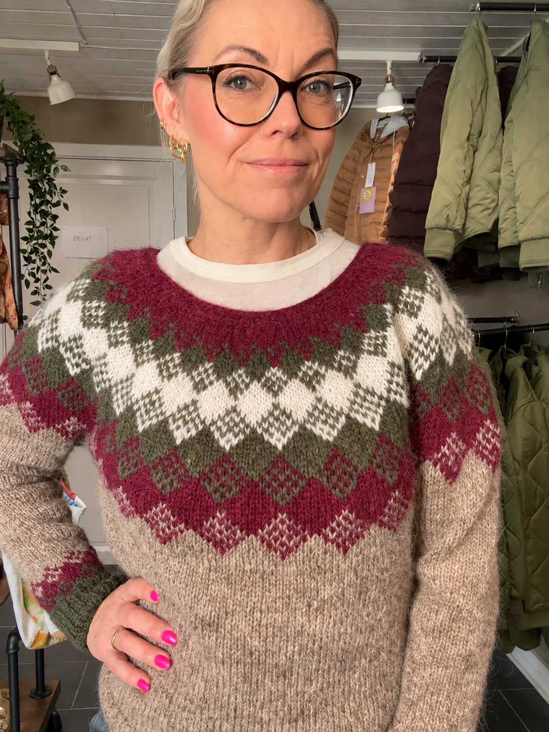 Balustrik unika sweater i islandsk uld sand grøn bordeaux og hvid