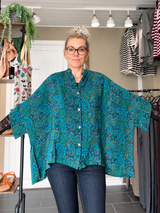 Cofur unika Diva Blouse blågrøn paisley i pre-loved indisk sarisilke