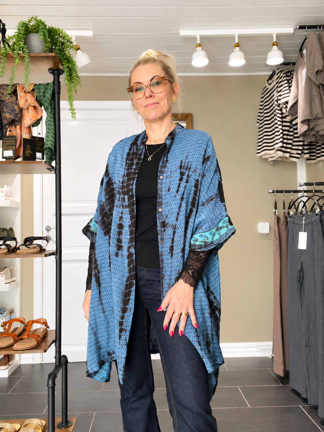 Diva Tunika Onesize – blå tie-dye – 100% Genanvendt Silke – Cofur Denmark