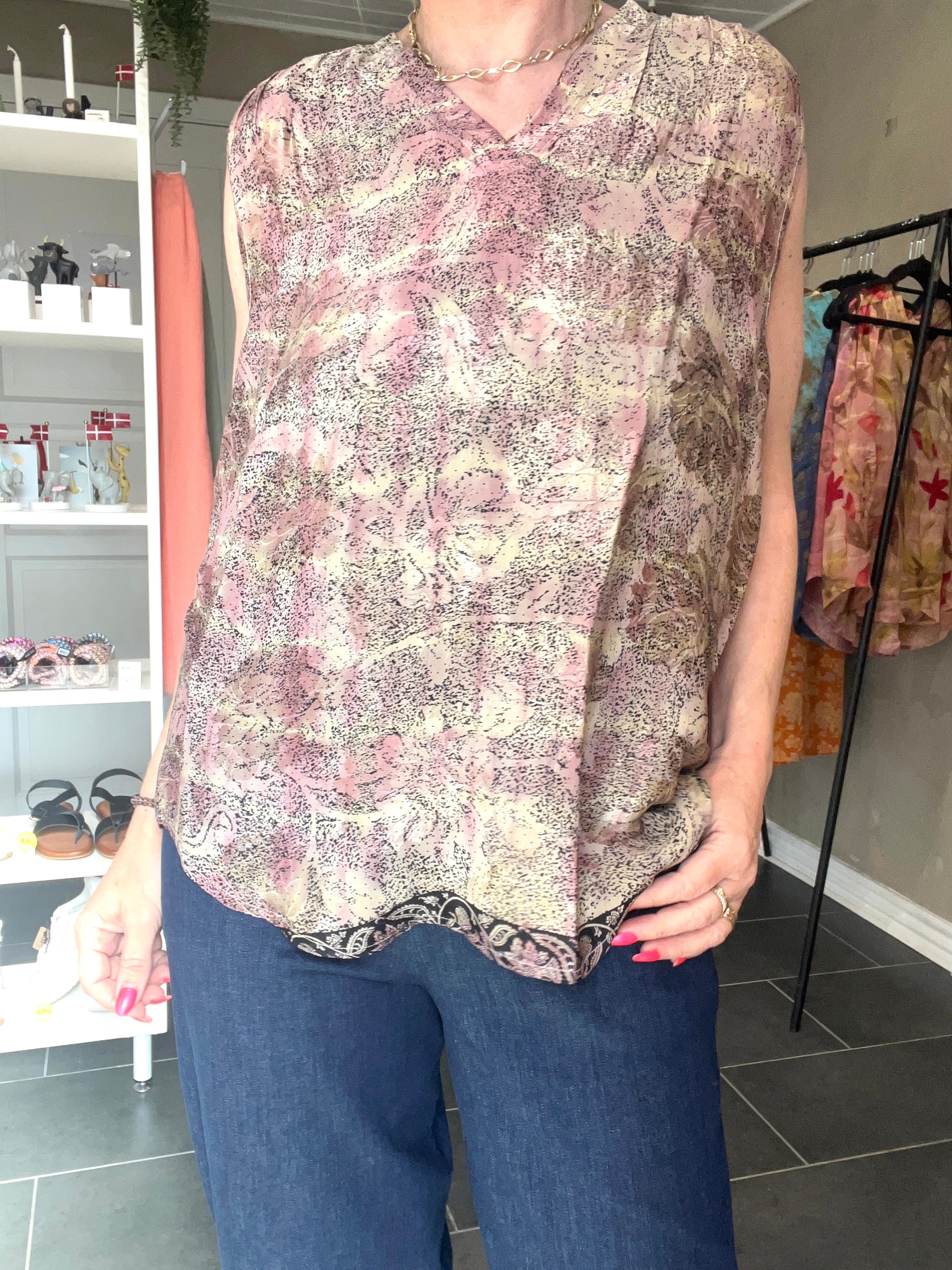 silkebluse i rosa nuancer fra Cofur Denmark