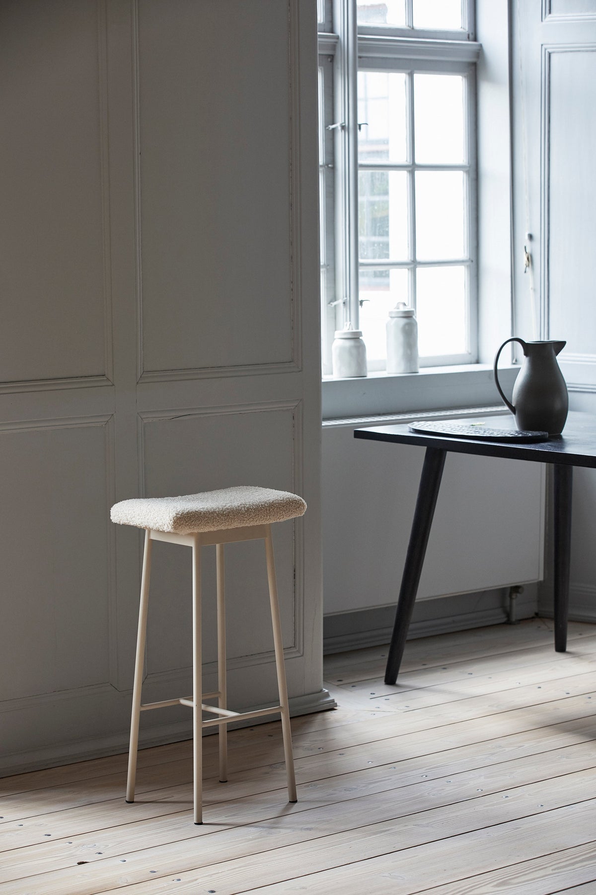 Nordal ZALA barstol med beige polstret sæde