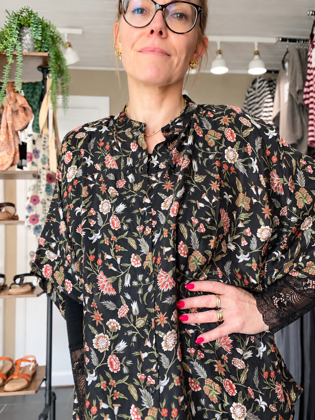 Cofur Diva Blouse blomstret silkebluse i upcyclet vintage sari-silke