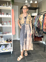 Casual Dress fra Cofur i støvede grå og beige nuancer