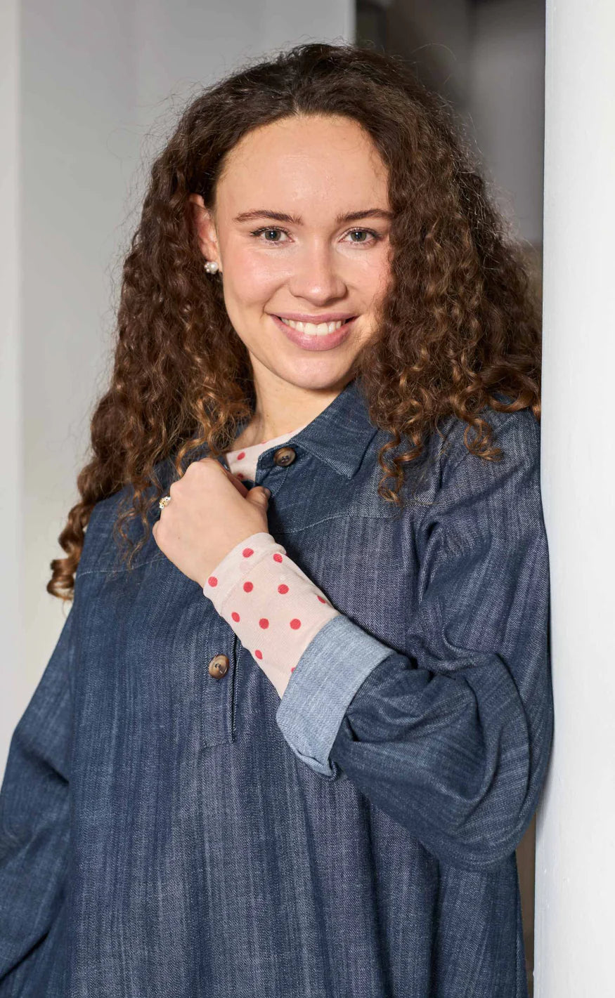 Black Colour mesh top red dot tætsiddende bluse med mønster dame
