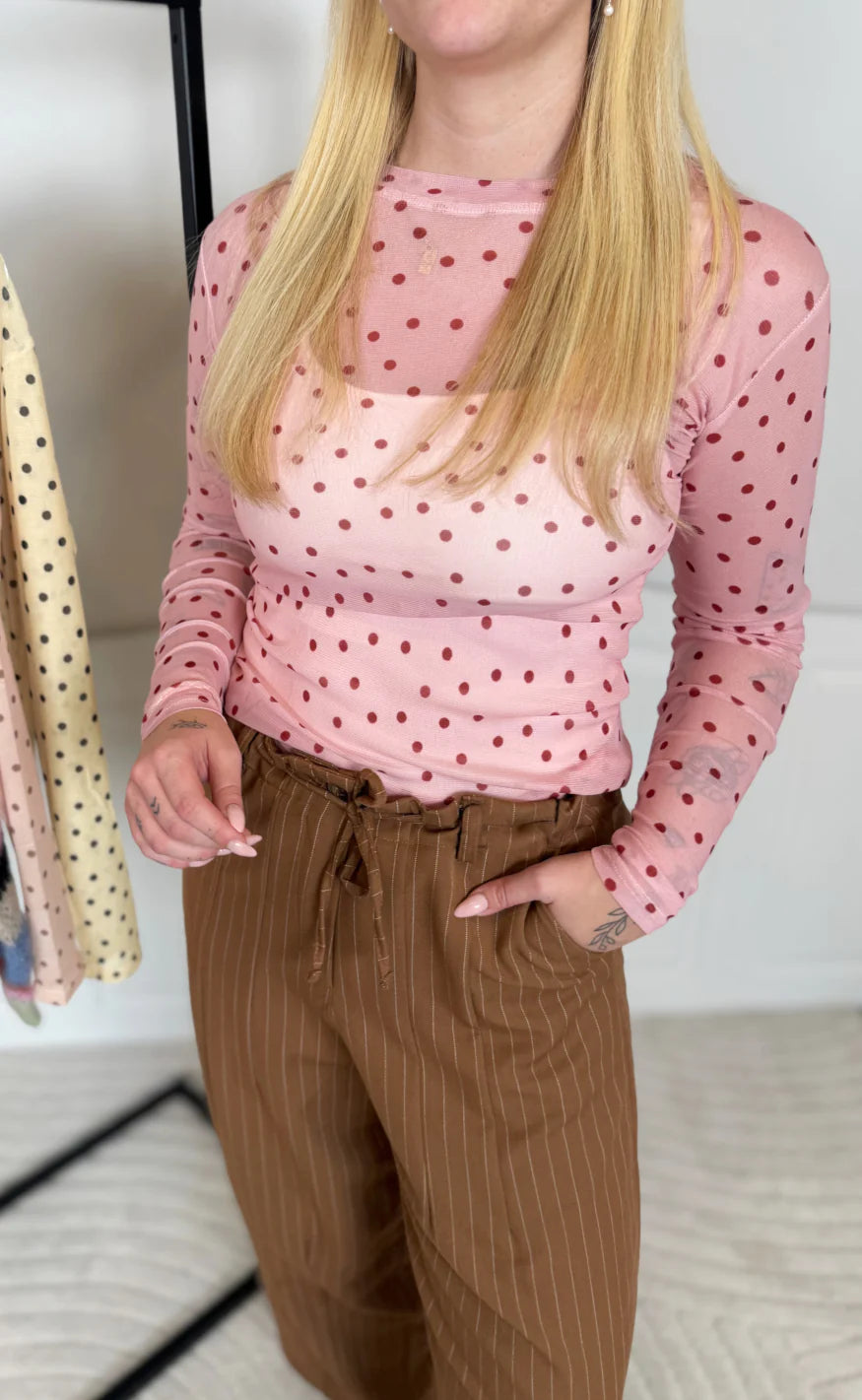 Transparent mesh bluse rose dot fra Black Colour med print dame