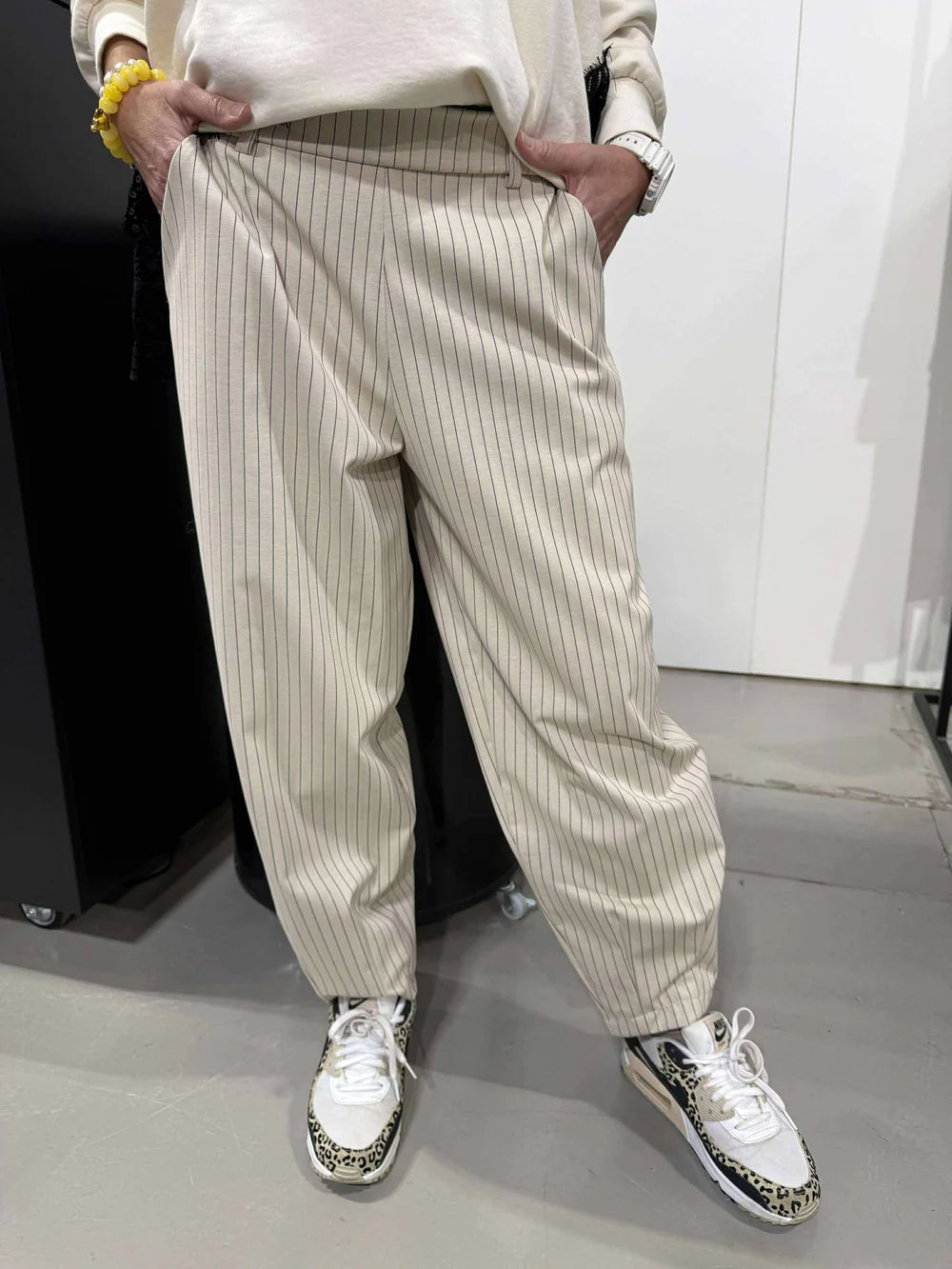 Black Colour BCMILANO barrel pant kit stripe habitbukser med nålestriber