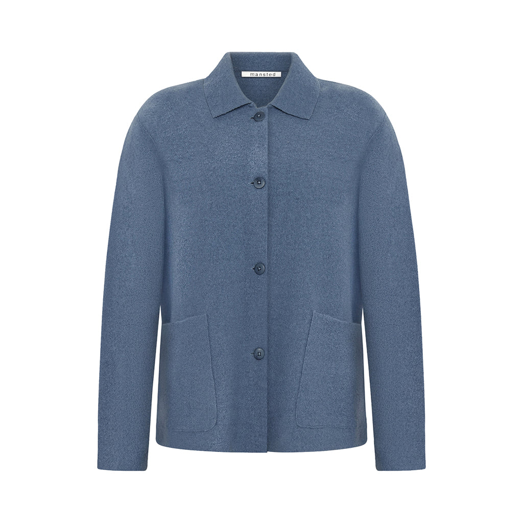 Mansted Bobo jakke i 100% kogt uld, denimblå (09 Denim), med rå kanter og corozo-knapper