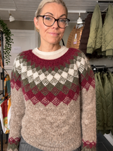 Balustrik sweater med bådudskæring og nordisk mønster