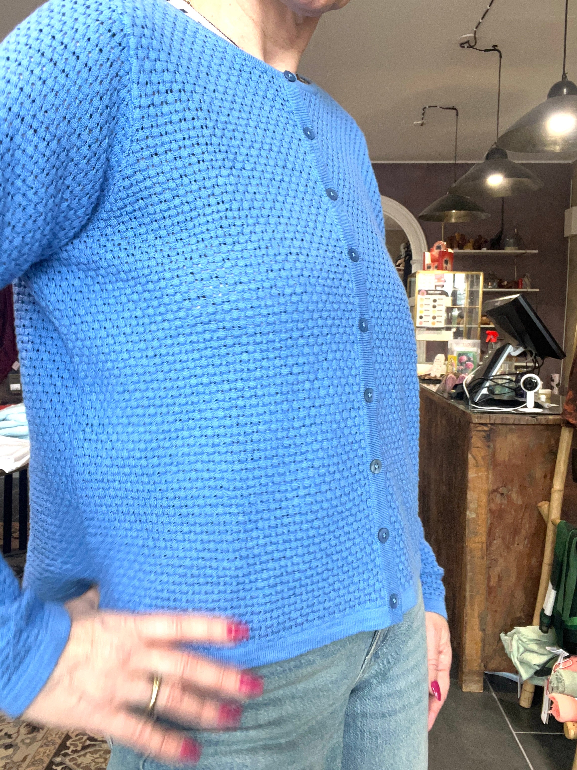 Cardigan med perlemorsknapper fra Mansted