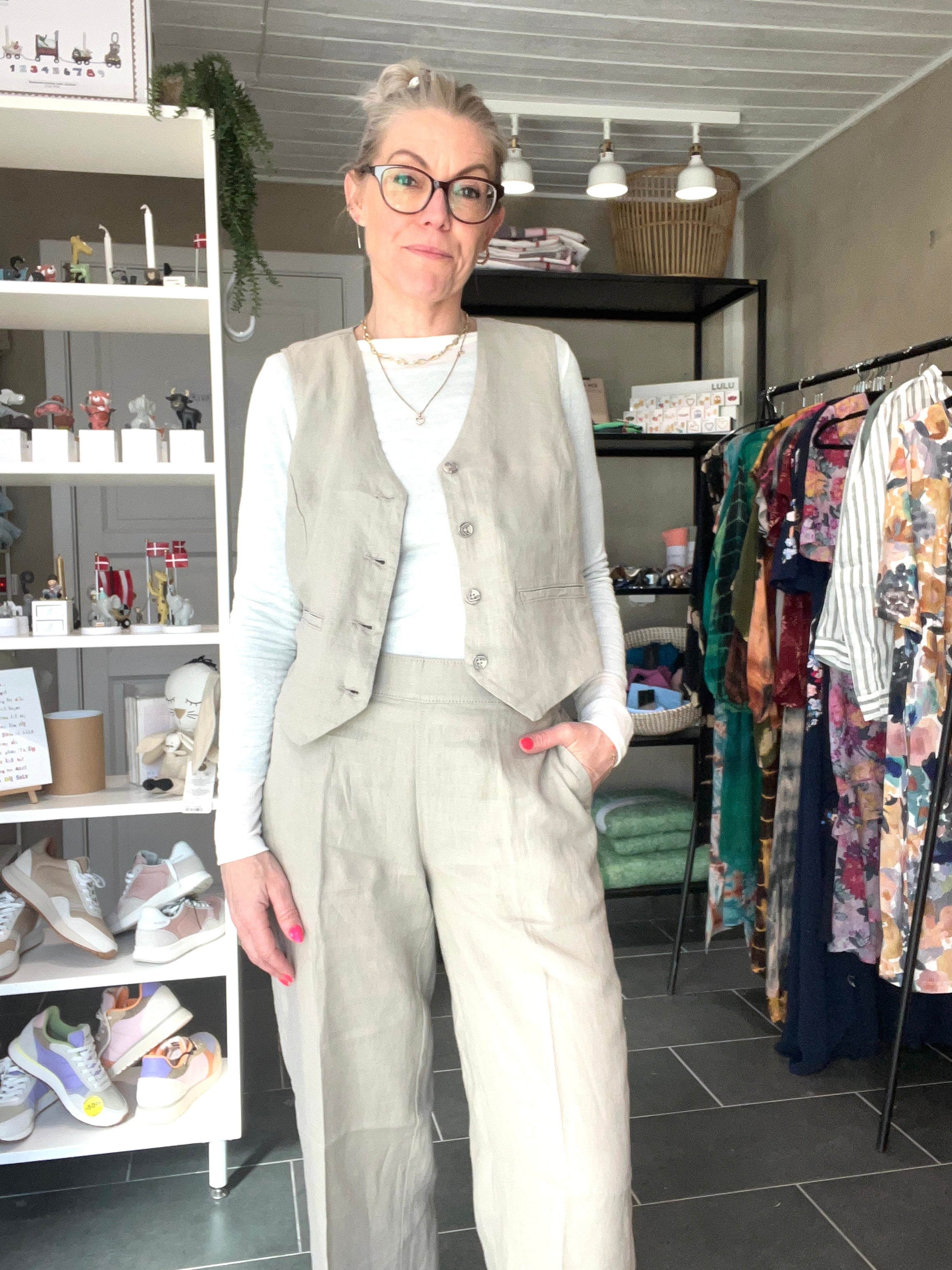 Short Vest Buttons – Hør Vest med Knapper – Timeless Beige – Street One