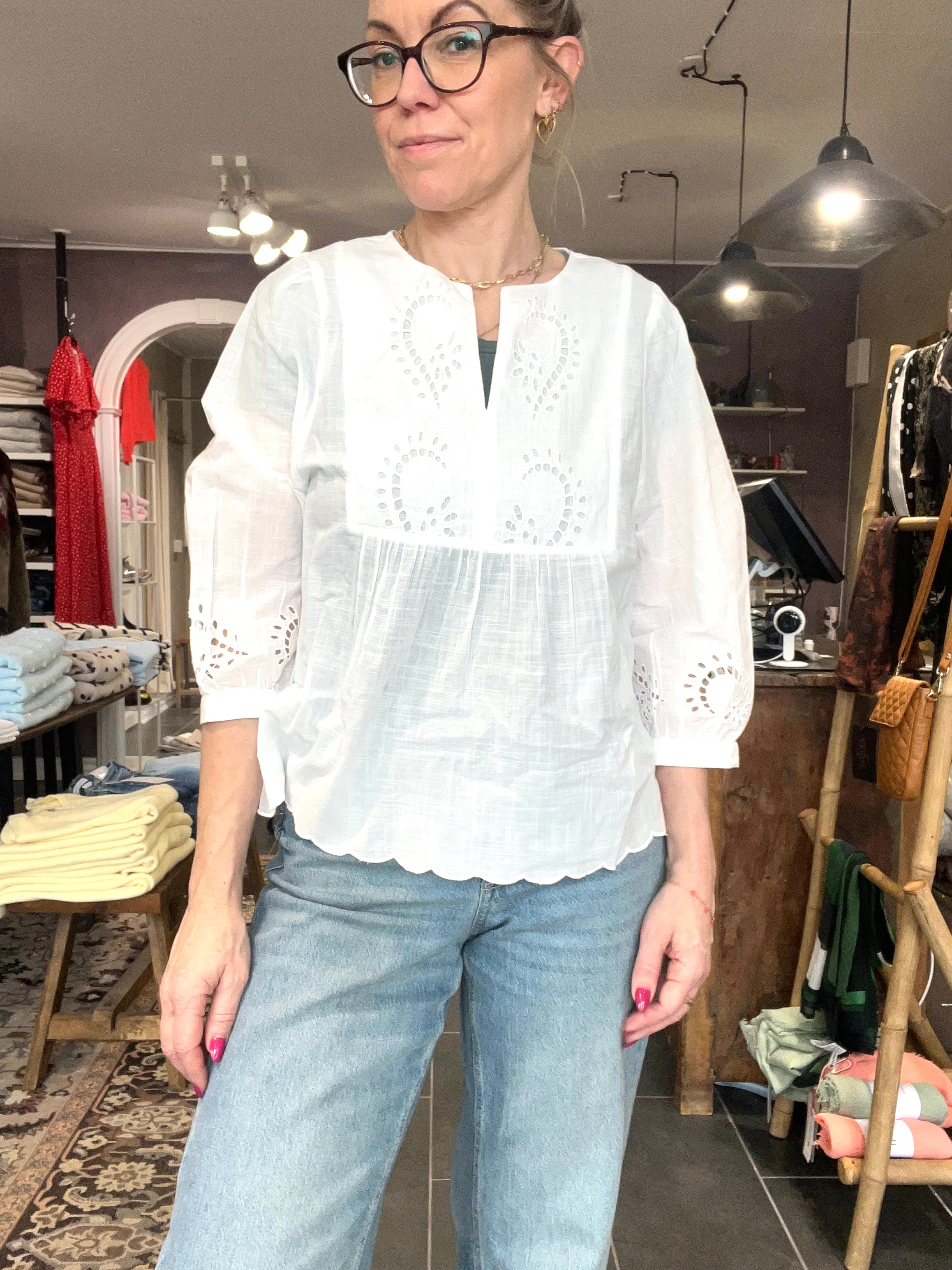 VIMARIGA V-Neck Bluse 14114371 – Snow White fra VILA