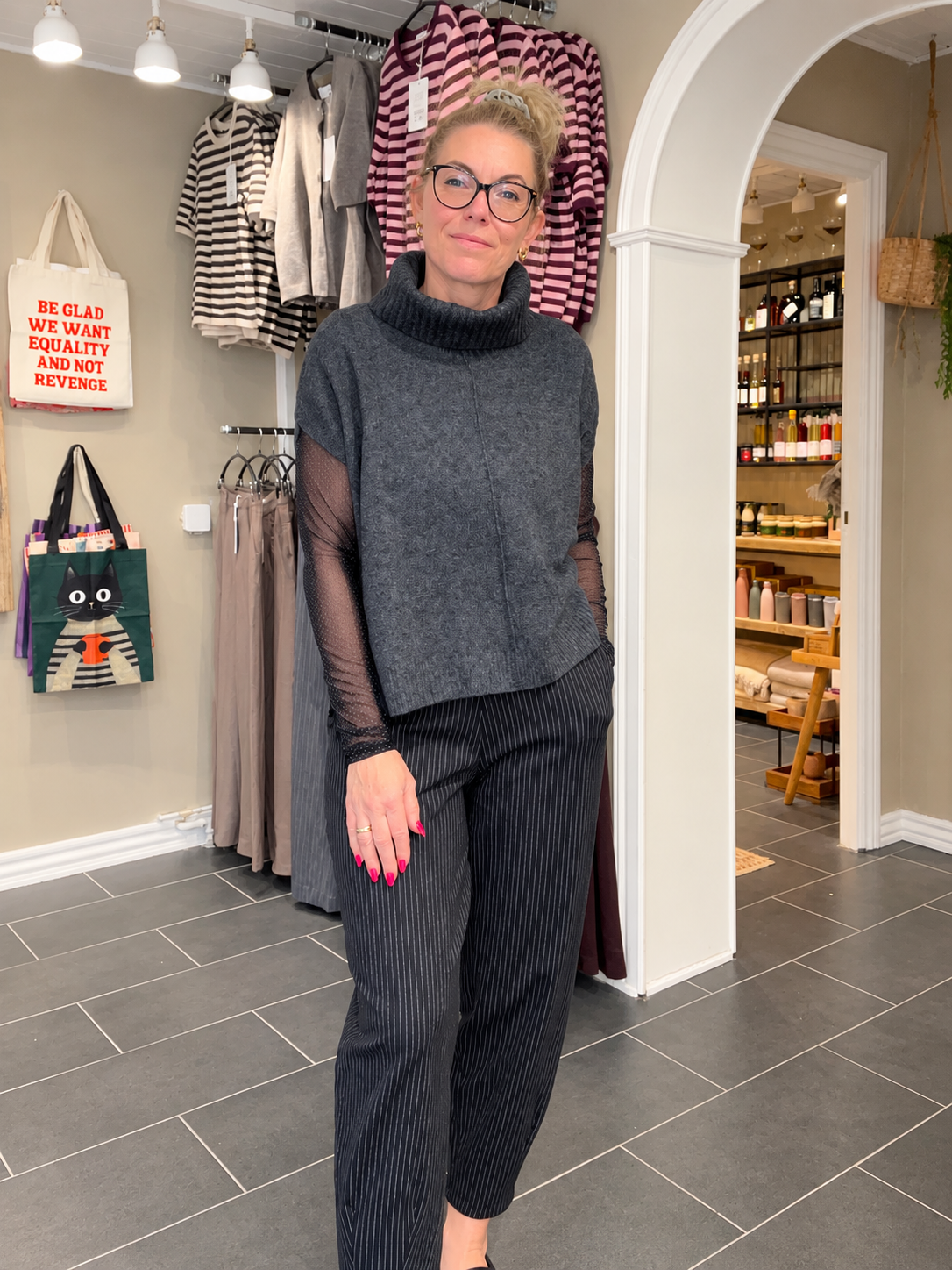Black Colour sorte barrel-bukser med elegante nålestriber
