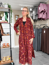 Cofur Goa Kaftan Dress med dyb V-hals dyb rød