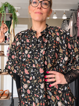Cofur Diva Blouse blomstret silkebluse i upcyclet vintage sari-silke