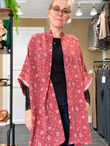 Diva Tunika Onesize – rød blomstret – 100% Genanvendt Silke – Cofur Denmark