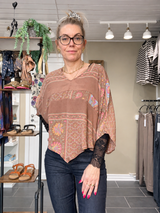 Cofur Poncho Blouse sart lys brun unika silkebluse i vintage sari-silke OneSize