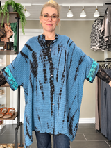Diva Tunika Onesize – blå tie-dye – 100% Genanvendt Silke – Cofur Denmark