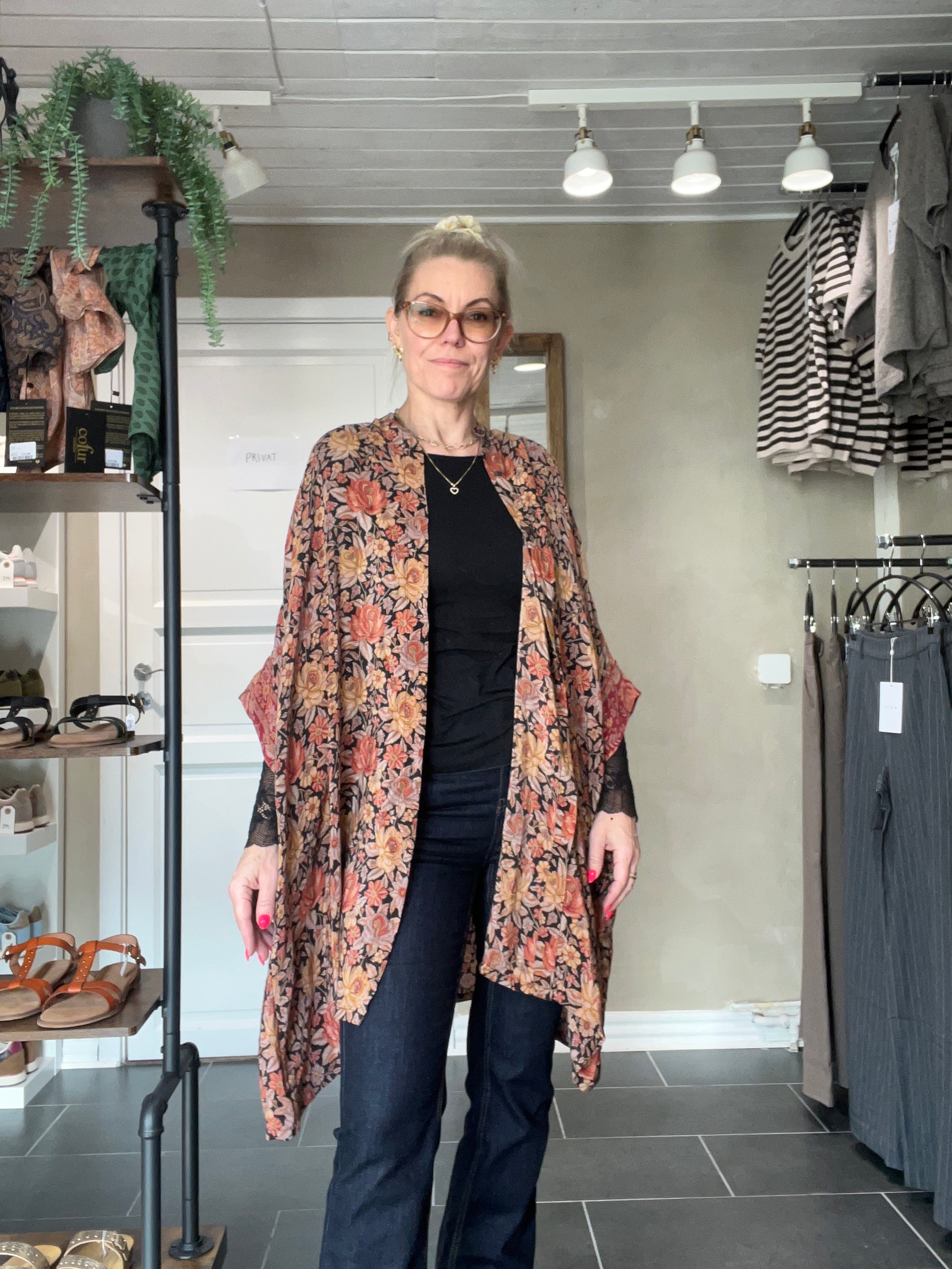 Cofur tunika dame i silke med smukt blomstret mønster