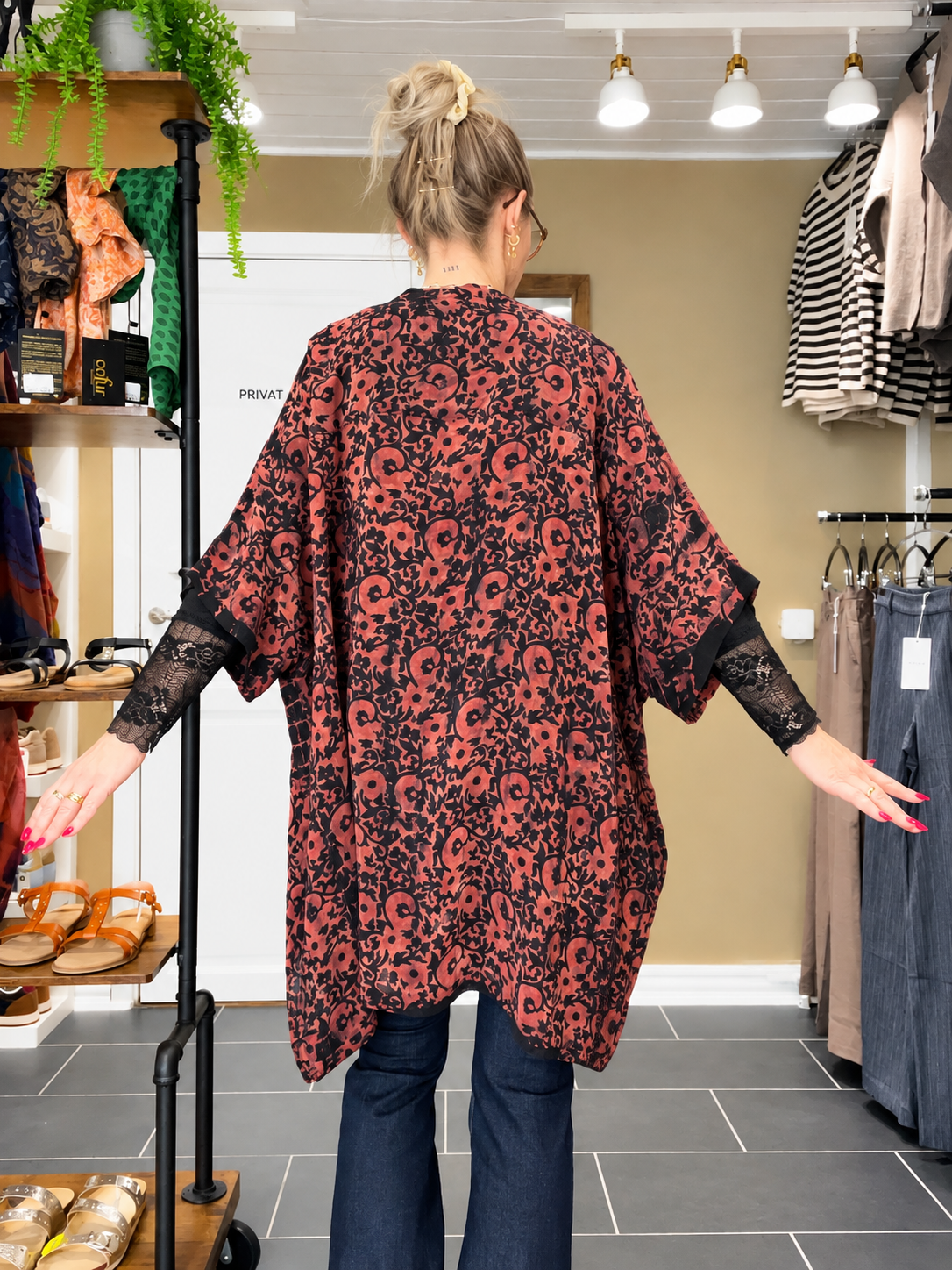Diva Tunika Onesize – koralfarvet/sort– 100% Genanvendt Silke – Cofur Denmark
