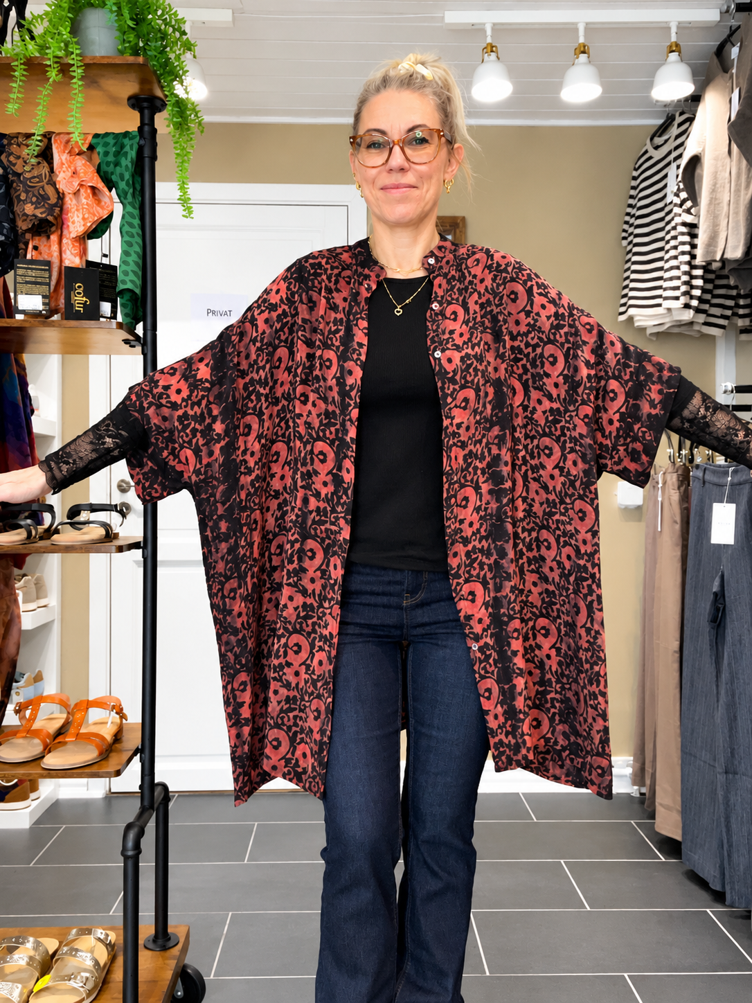 Diva Tunika Onesize – koralfarvet/sort– 100% Genanvendt Silke – Cofur Denmark