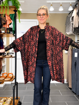 Diva Tunika Onesize – koralfarvet/sort– 100% Genanvendt Silke – Cofur Denmark