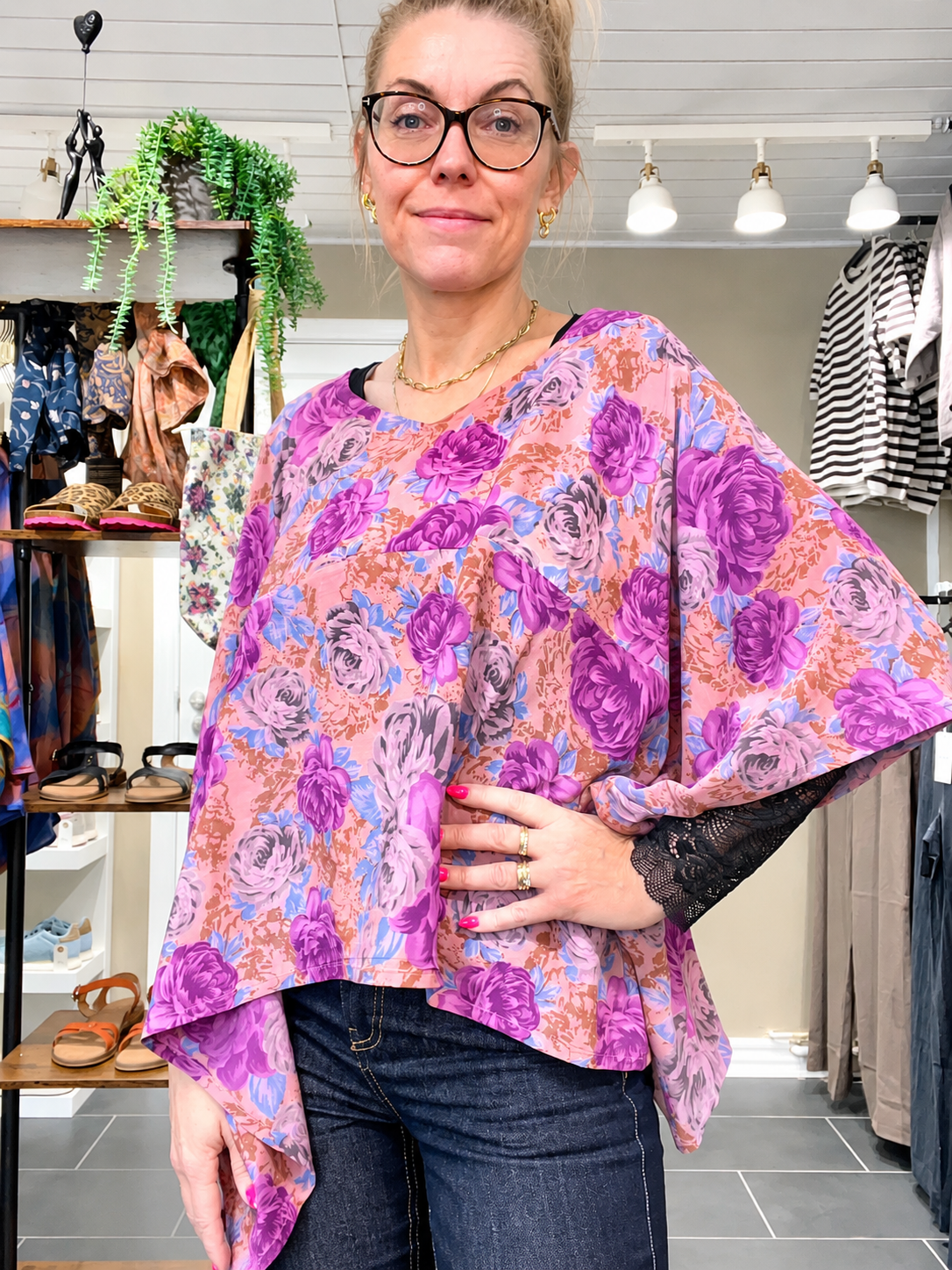 Cofur Lombok Poncho Blouse lilla blomstret unika silkebluse i vintage sari-silke OneSize