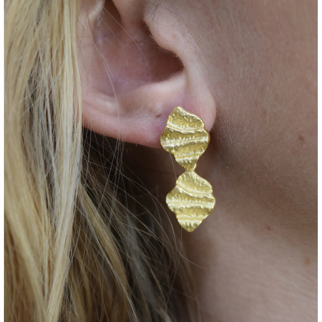 Zefina Denmark Skyla II forgyldte øreringe med organisk design