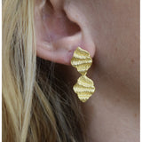 Zefina Denmark Skyla II forgyldte øreringe med organisk design