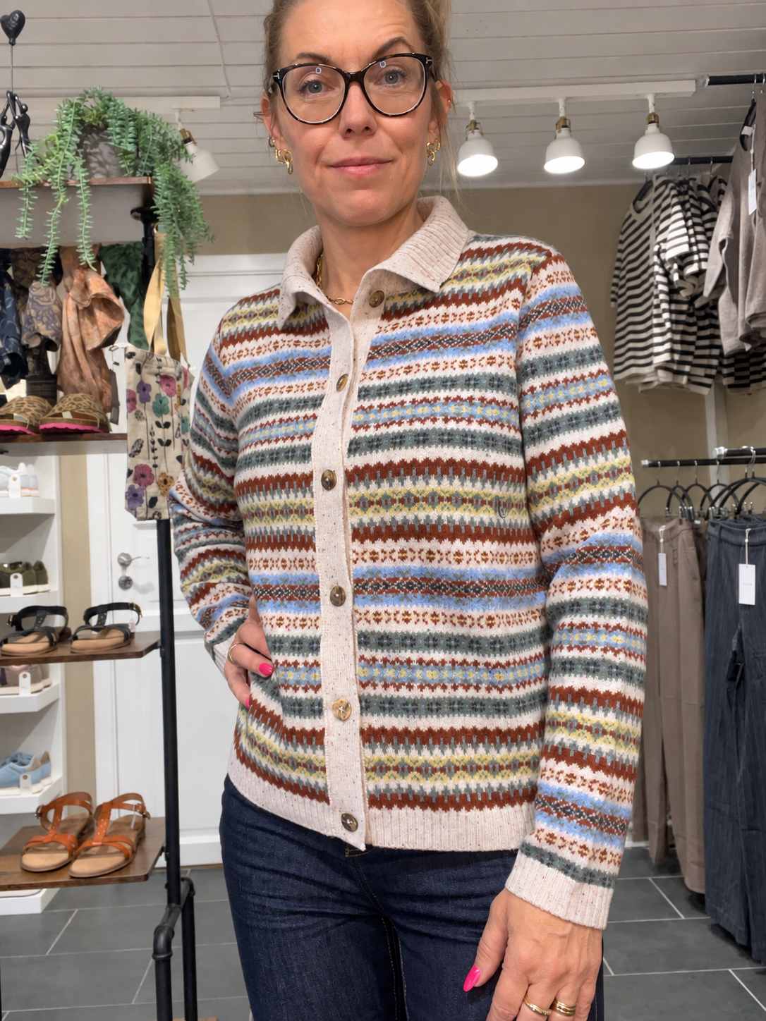 Mansted Faulkner Cardigan Light Oat i 100% merinould