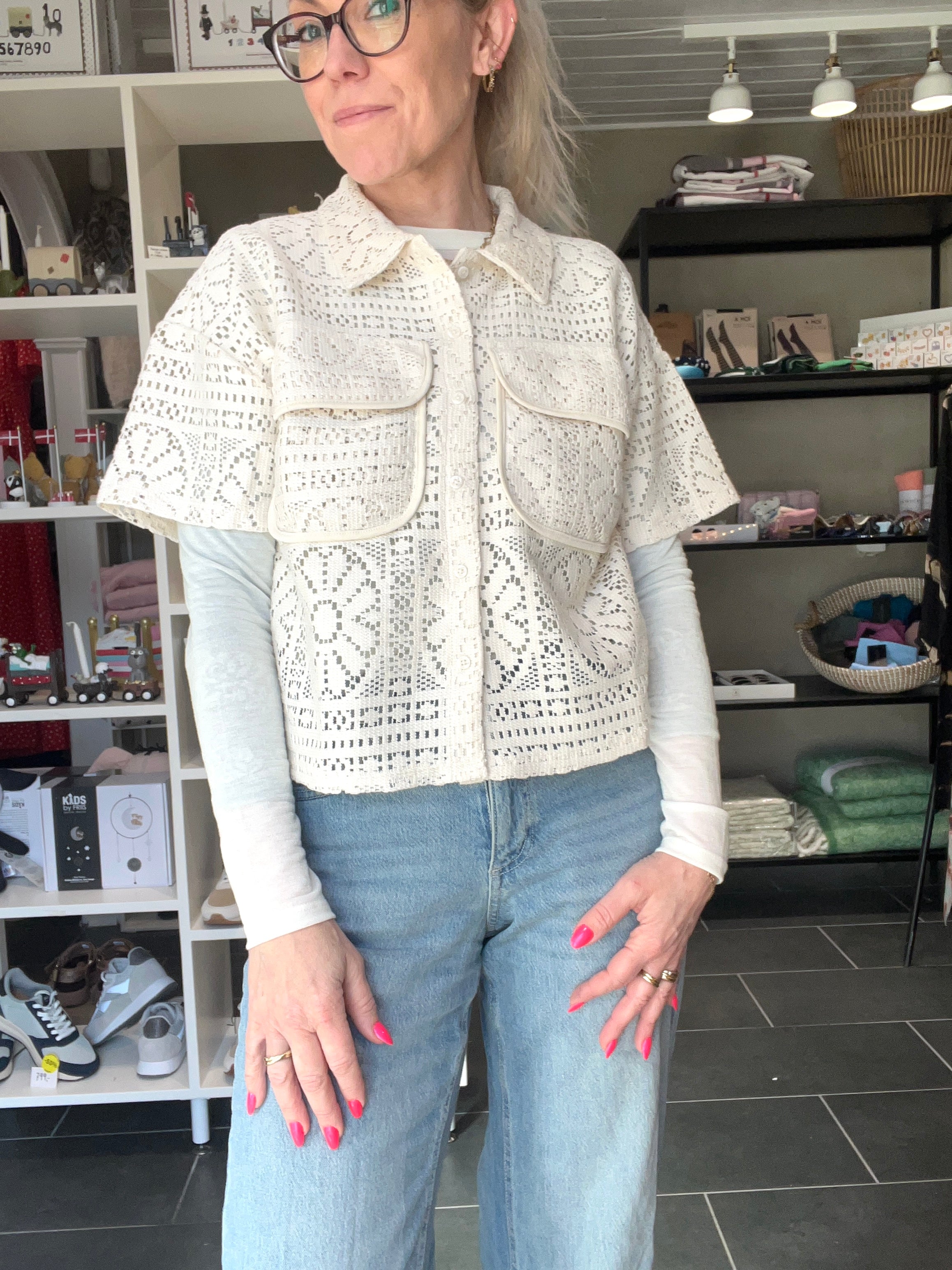 VIMERINDA 2/4 Shirt – Kortærmet Skjorte med Hæklet Look – Birch – VILA