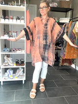 Upcyclet silk tunika med farverigt koralfarvet print