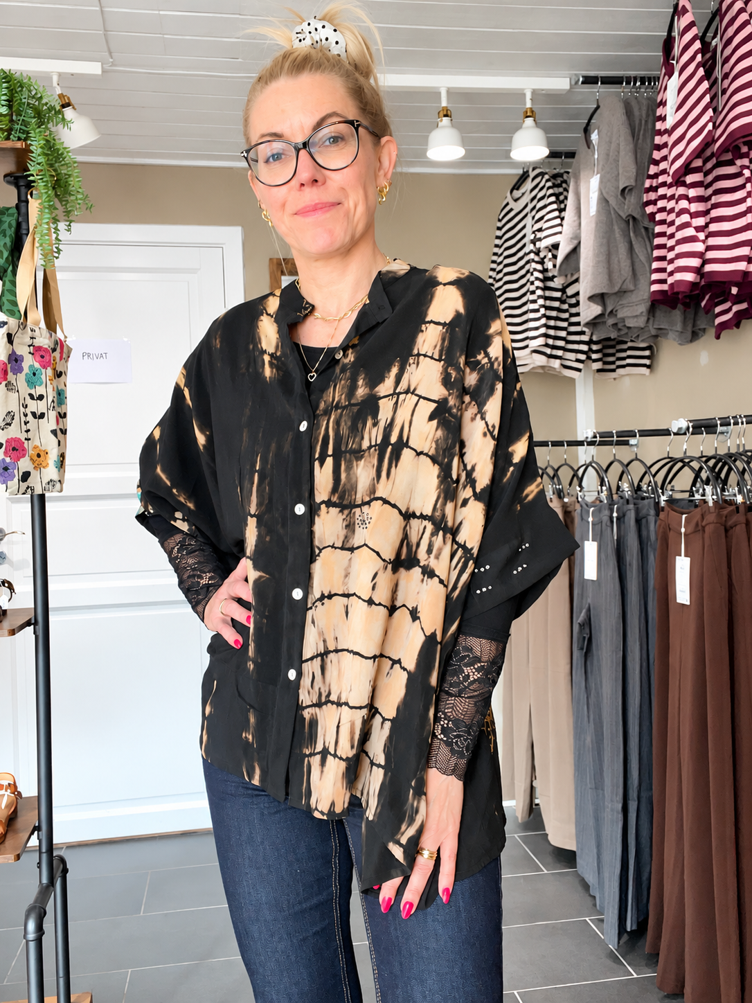 Cofur Denmark sort/beige Diva Blouse i unik genanvendt sari-silke