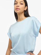 Satin top til dame i let og moderne design