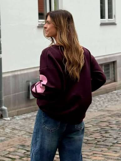 Marta du Chateau sweatshirt Bordeaux med pink kontrastskrift