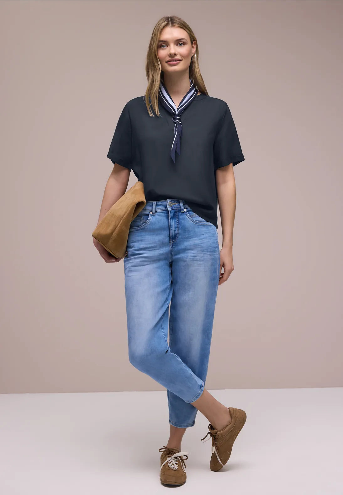 Street One Shadowed Navy bluse med korte ærmer