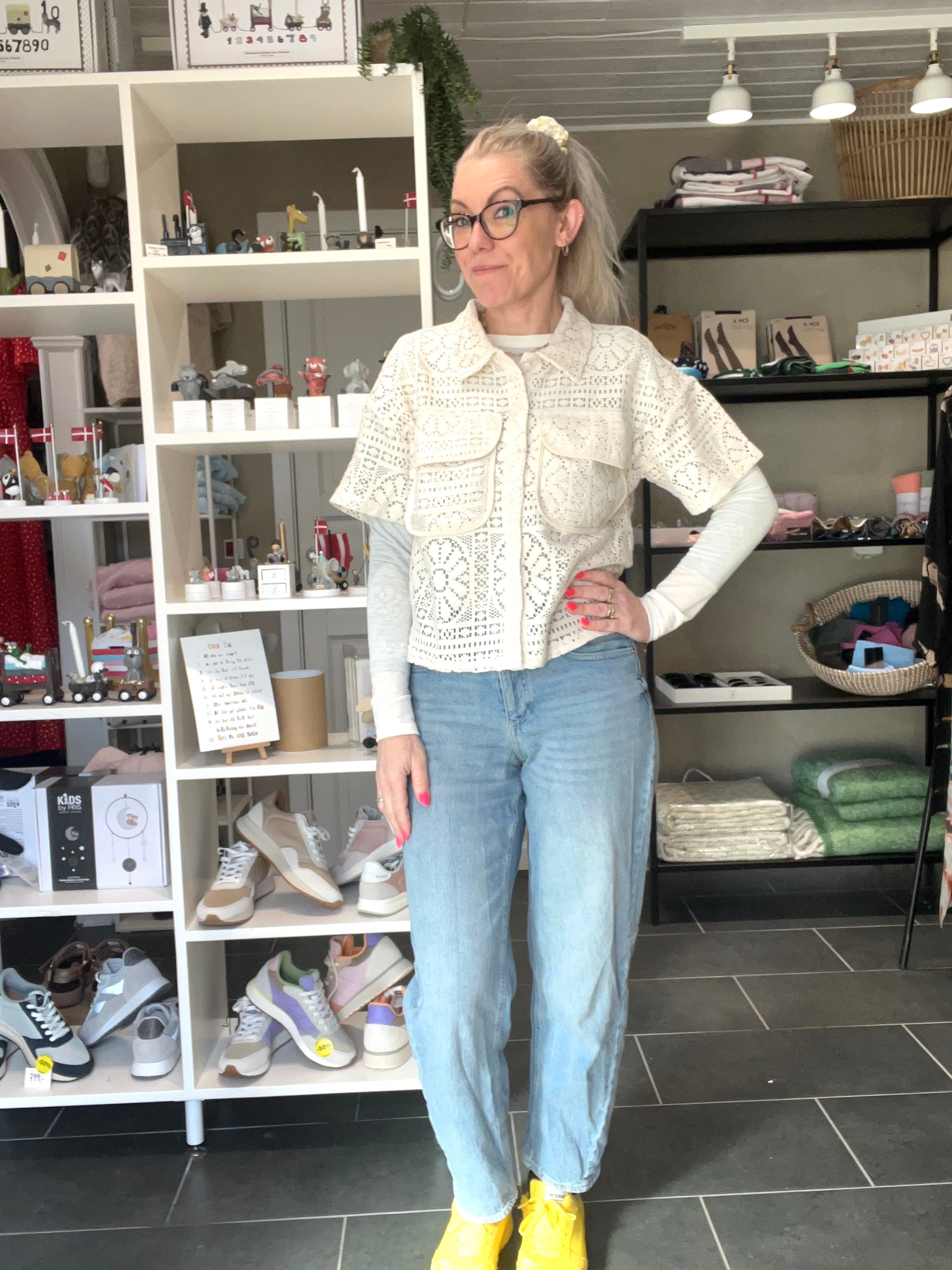VIMERINDA 2/4 Shirt – Kortærmet Skjorte med Hæklet Look – Birch – VILA