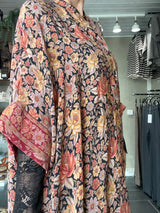 Feminin Cofur Diva silketunika med farverigt blomsterprint
