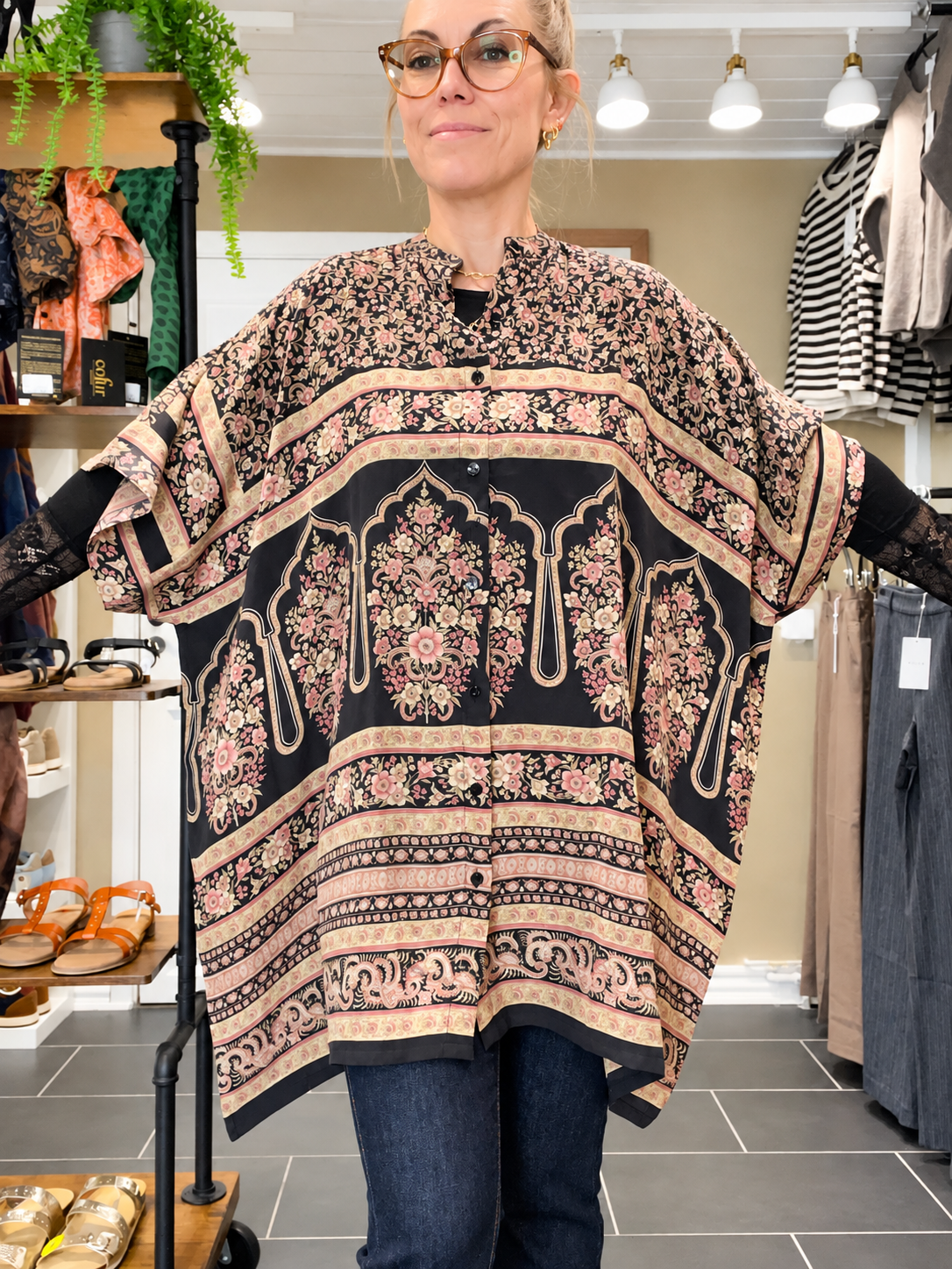 Diva Tunika Onesize – sort/rosa – 100% Genanvendt Silke – Cofur Denmark