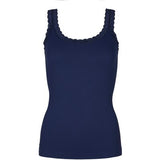 navy blå Frida top fra Tim & Simonsen – ribstrikket og tætsiddende mikrofiber top