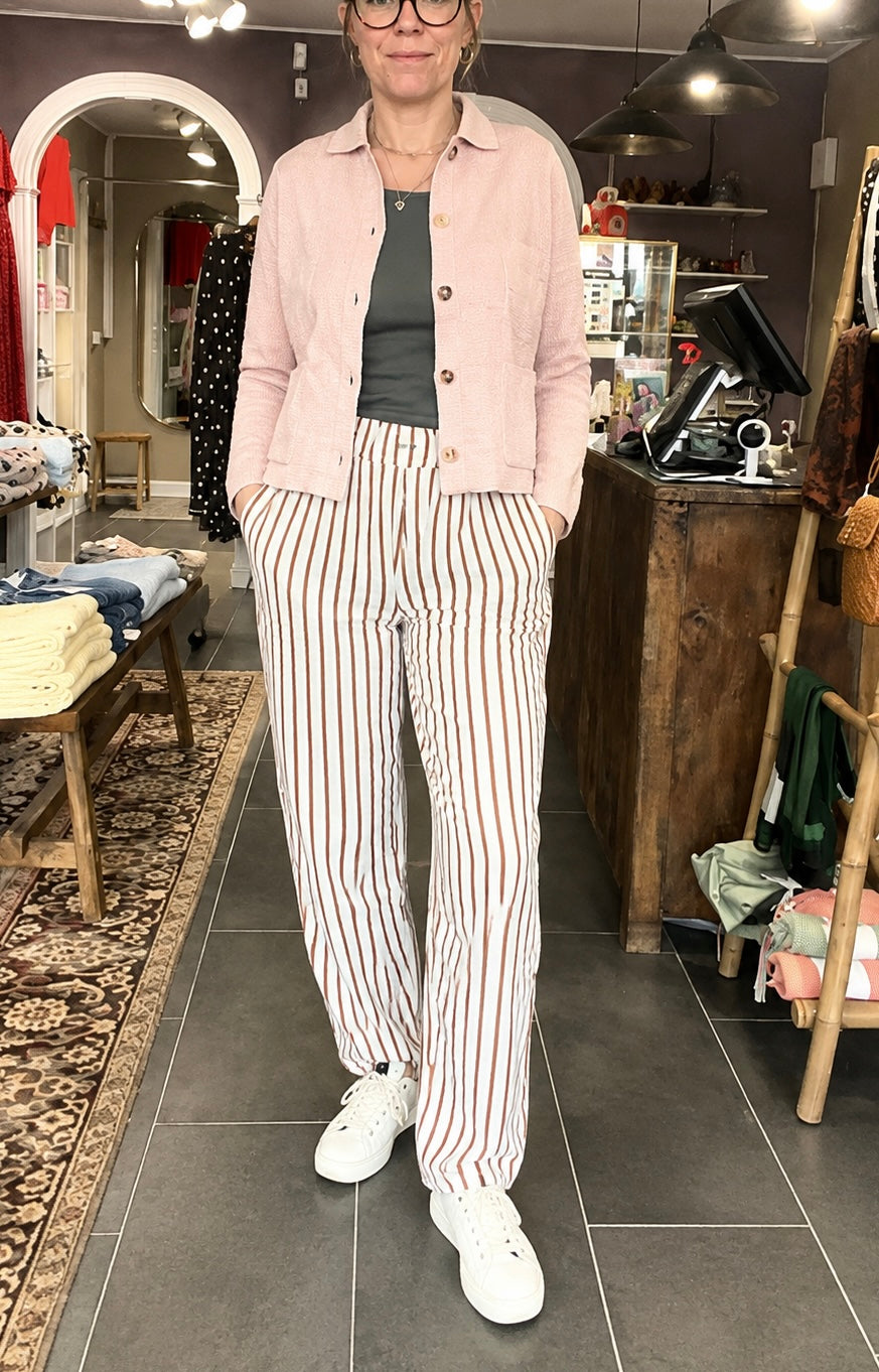 Melina Barrel Linen Pant – 41113 – Camel Stripe – Black Colour