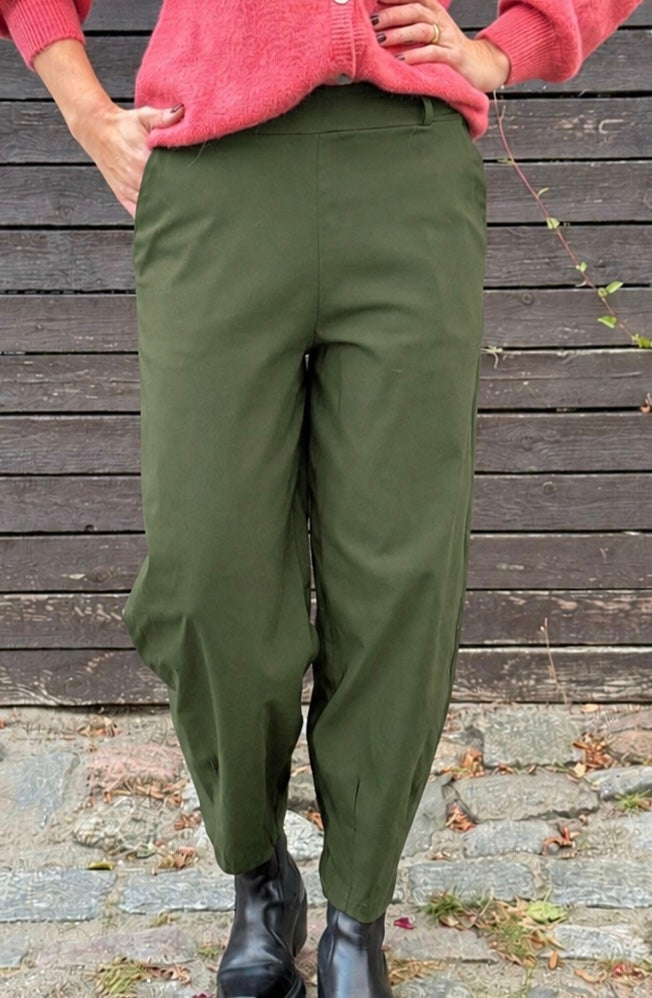 Black Colour Beate Barrel Pant Army damebukser